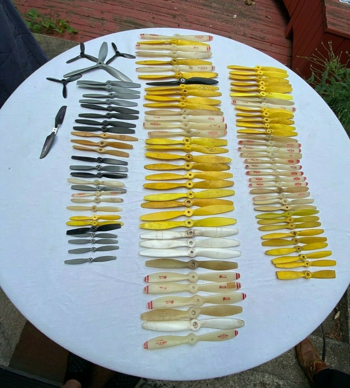 Lot Of (102) Assorted Plastic Free Flight Model Airplane Propellers In Variety