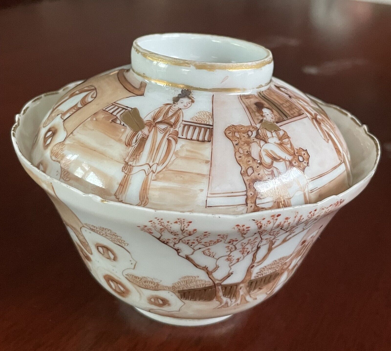 Antique Chinese Qing Dynasty Porcelain Teacup With Ruffled Edge And Lid